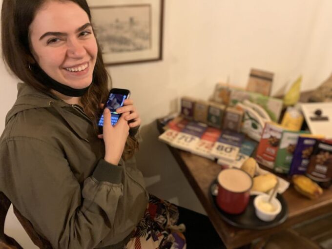Bogotá: Colombian Chocolate Workshop With Tastings - Pastry and Hot Chocolate Treat