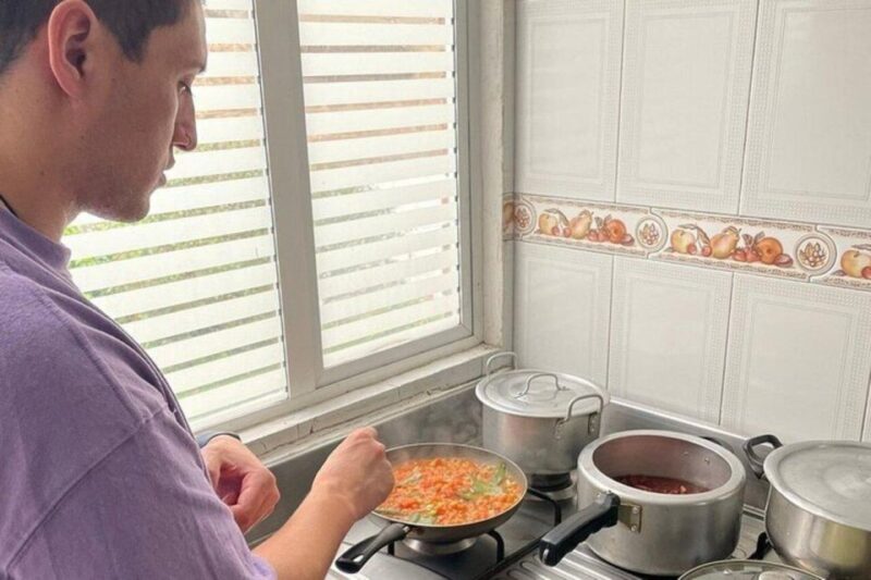 Bogotá: Colombian Cooking Class With Market Visit - Accessibility and Restrictions