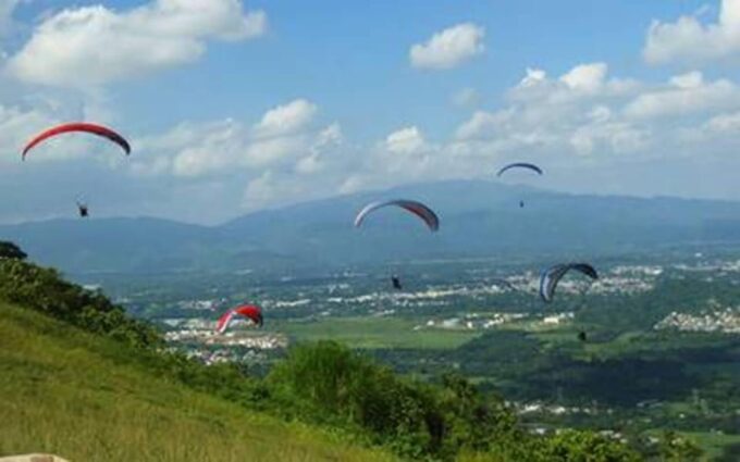 BOGOTA: Paragliding in Guatavita and Delicias at Alpinas Cabin - Cultural Immersion