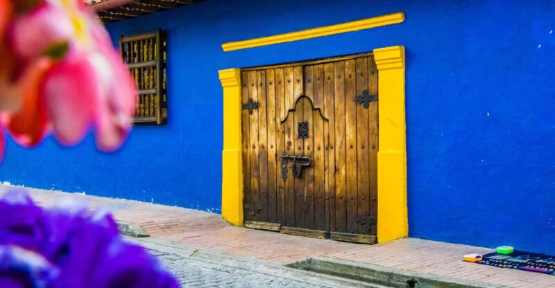 Bogotá: Private Candelaria Walking Tour With Gold Museum - Key Points