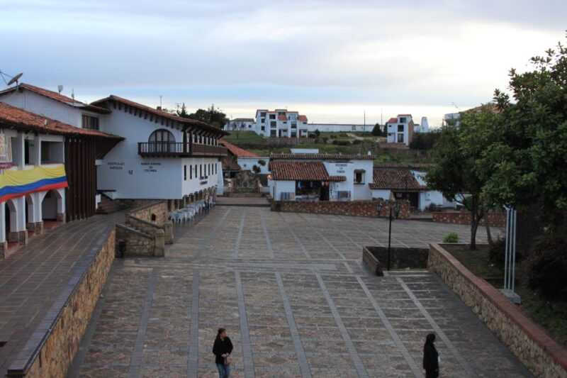 Bogotá: Salt Cathedral & Lake Guatavitá Tour With Lunch - Tour Features