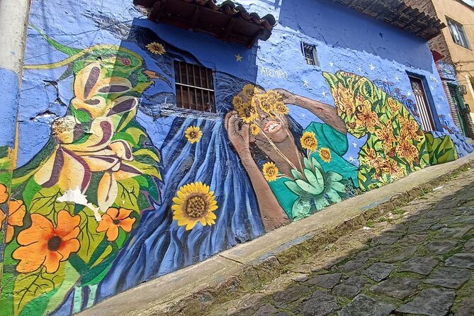 Bogota Street Urban Tour With Fruits, Graffiti and Private Guide - Paloquemao Farmers Market
