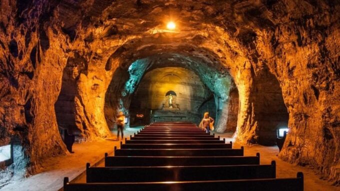 Bogotá: Tour to Guatavita and Salt Cathedral in One Day - Break in Zipaquirá