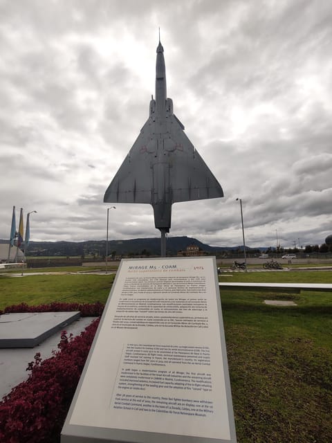 BOGOTA: Tour to Jaime Duque Park, Zoo and Aerospace Museum - Tour Guide and Language