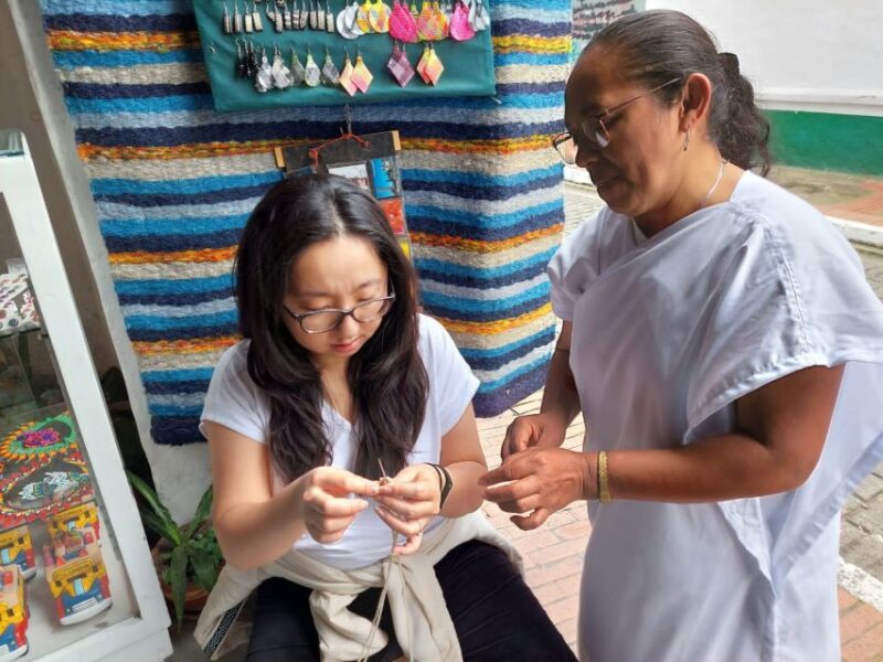 Bogotá: Traditional Colombian Bag Craft Workshop With Drink - Key Points