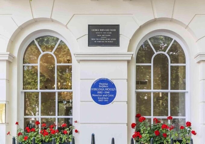 Bohemian Bloomsbury: A Self-Guided Audio Tour - Admiring Bedford Square
