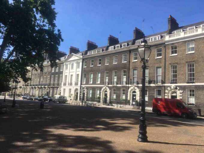 Bohemian Bloomsbury: A Self-Guided Audio Tour - Visiting the Senate House