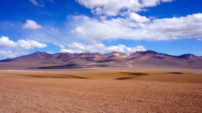 BOLIVIA: UYUNI SALT FLAT DESERT & LANDSCAPES 3 DAYS/2 NIGHTS - Geysers - Polques - Uyuni City