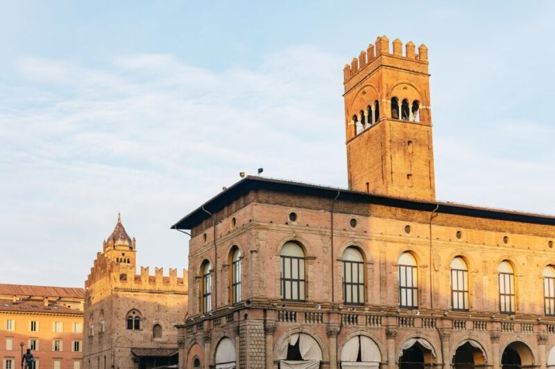 Bologna: City Center Walking Tour - Key Points