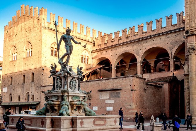 Bologna City Walking Tour - Group Size and Capacity