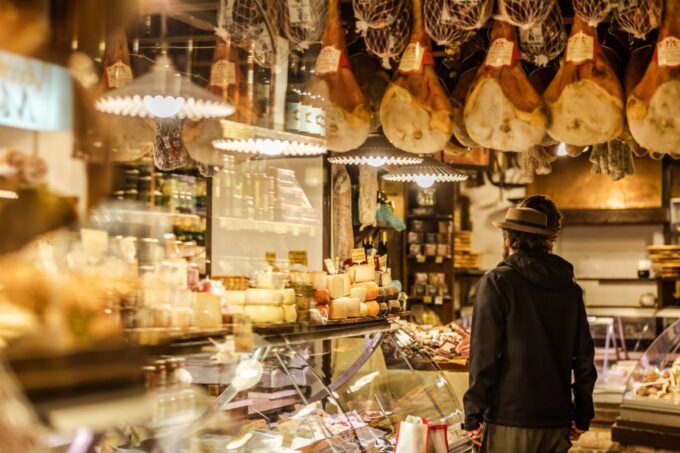 Bologna: Eat and Drink Like a Local Food Tour - Aperitivo Experience