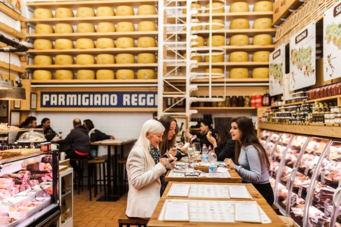 Bologna: Highlights and Hidden Gems of the City Tour - Iconic Attractions and Hidden Gems