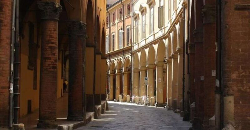 Bologna : Historic Center Walking Tour - Key Points