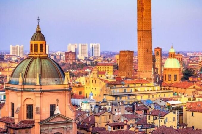 Bologna : Historic Center Walking Tour - Tour Duration and Pricing