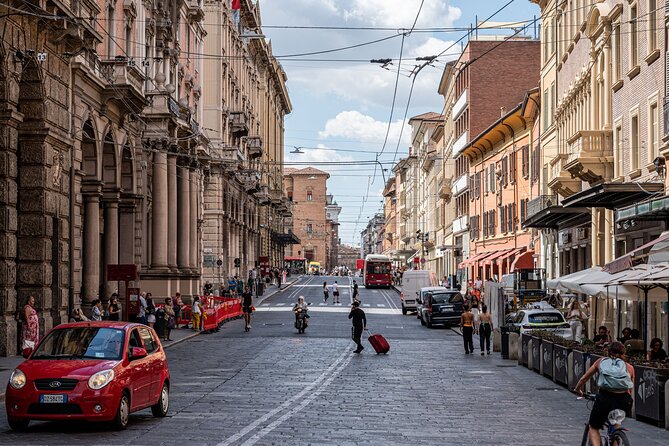 Bologna in 1 Day - Walking Tour - Audioguide in 7 Languages - Flexibility and Accessibility