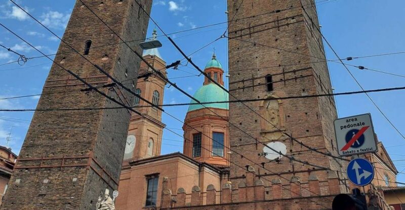 Bologna - Old Town Private Historic Walking Tour - Key Points