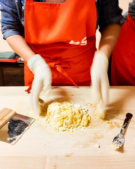Bologna: Pasta Tagliatelle Ragu Cooking Class With Spritz - Key Points