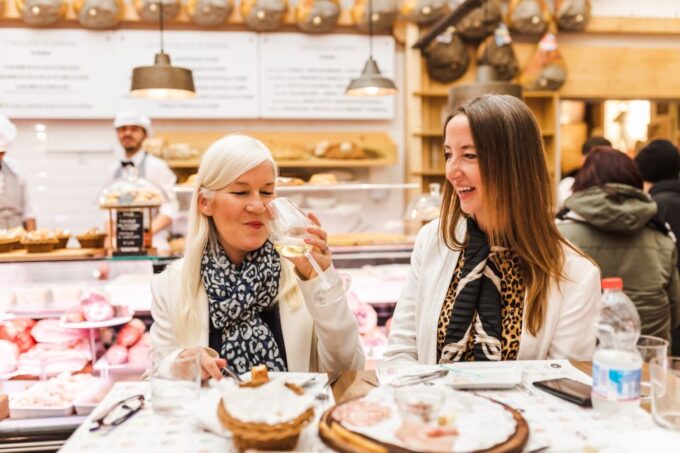 Bologna: Private and Personalised Walking Tour - Discovering Local Culture and Cuisine
