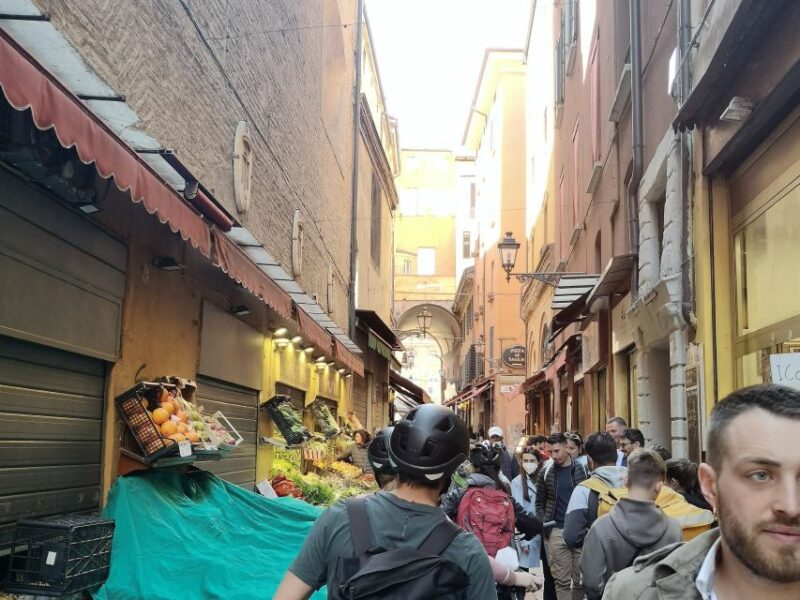 Bologna: Private Walking Tour With a Guide - Explore Iconic Landmarks