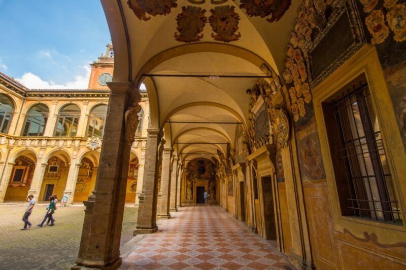 Bologna: the Secrets of Bologna With Spanish Guide - The Magnificence of the Cathedral of San Petronio