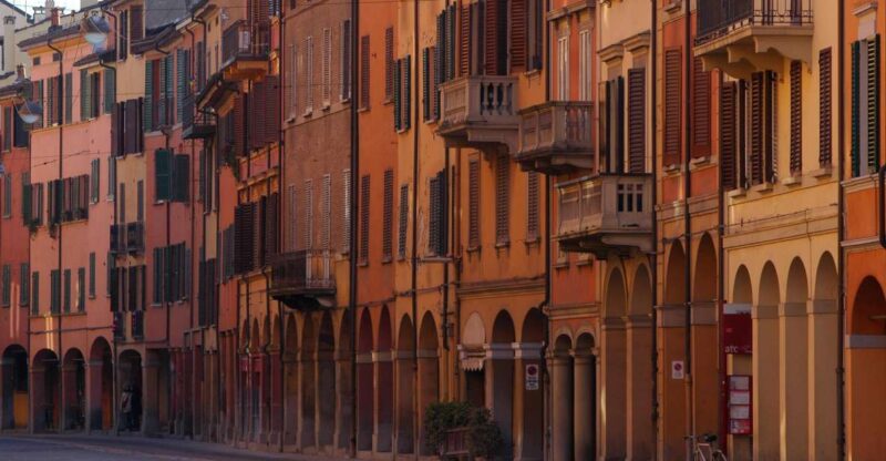 Bologna Theme Tour: the Oldest University in Europe - Key Points