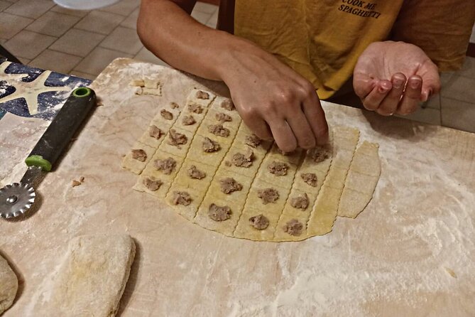 Bologna Traditional Home Cooking Class With Lunch or Dinner - Venue and Meeting Location