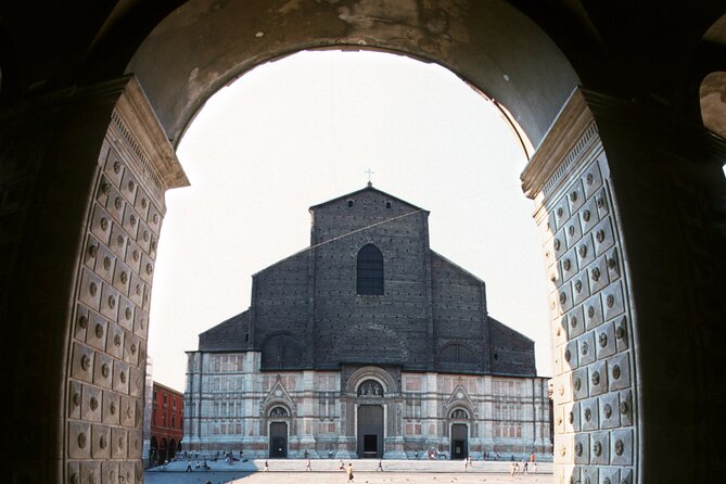 Bolognas Ancient and Recent History: A Self-Guided Audio Tour - Bolognas Influential University and Scholars