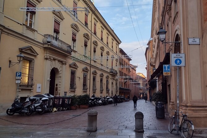 Bolognas Ancient and Recent History: A Self-Guided Audio Tour - Practical Tips for Your Self-Guided Tour