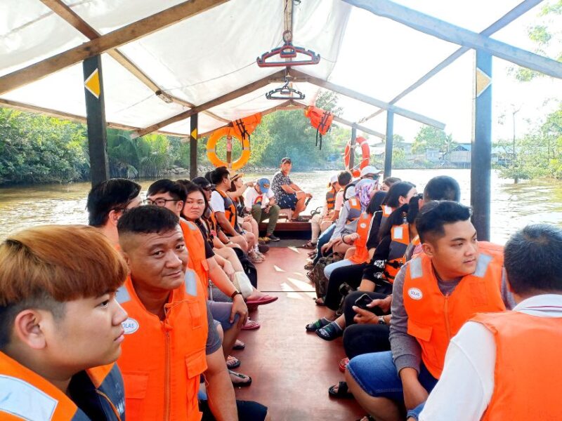 Bongawan Wetland: Proboscis Monkey and Fireflies Shared Tour - Itinerary and Experience