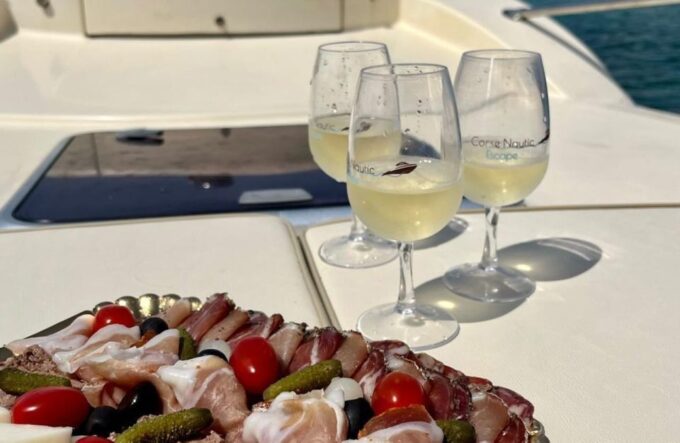 Bonifacio: Boat Trip to La Maddalena & Lavezzi Islands - Discovering Lavezzi Archipelago