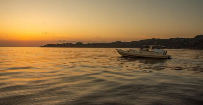 Bonifacio: Sunset Aperitif Dining Boat Tour - Swim in Calanque of Fazzio