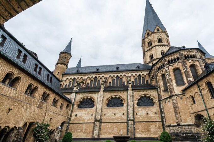 Bonn: First Discovery Walk and Reading Walking Tour - Navigating the Tour