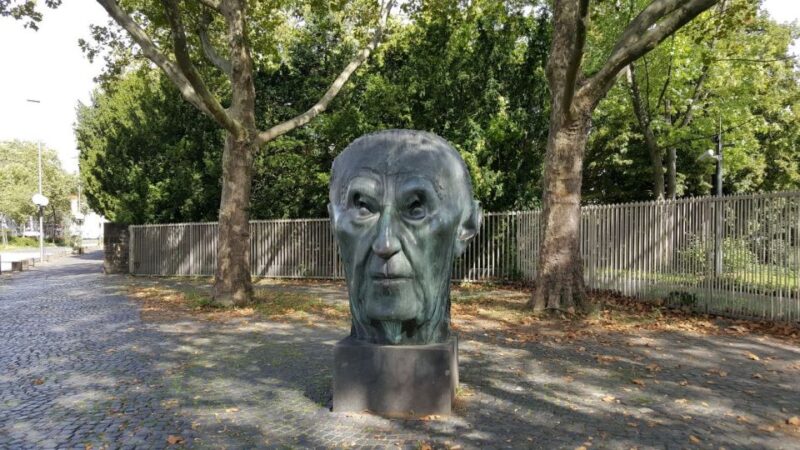 Bonn: Former Government District Private Tour - Experienced and Knowledgeable Guide
