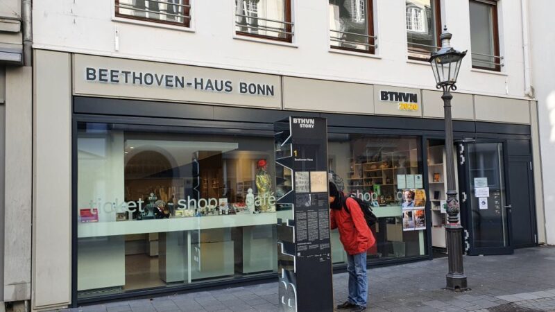 Bonn: Romantic Old Town Self-guided Discovery Walk - Tour Features and Requirements