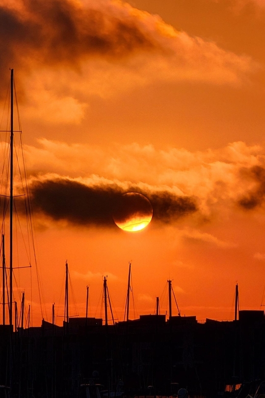 Book a Romantic Boat Cruise With a Pro Photographer Captain - Key Points