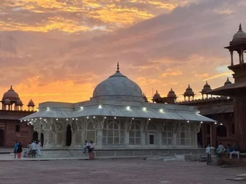 Book Official Tour Guide for Fatehpur Sikri. - Meeting Point