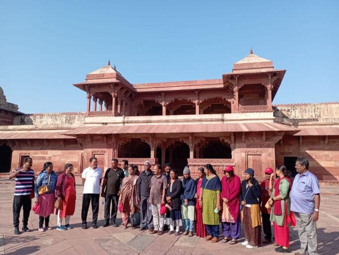 Book Official Tour Guide for Fatehpur Sikri. - Explore the Deserted Capital