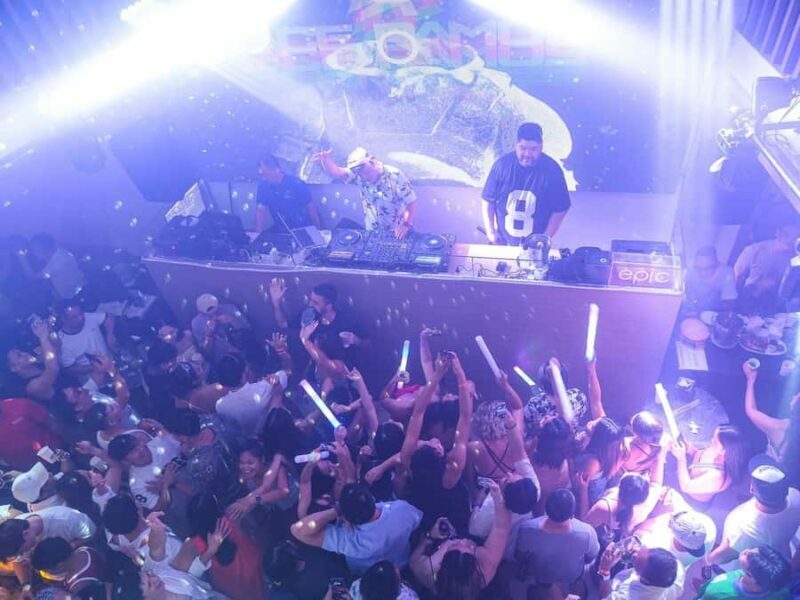 Boracay Epic Yacht Party by Sundancer - Who Should Consider This Tour?
