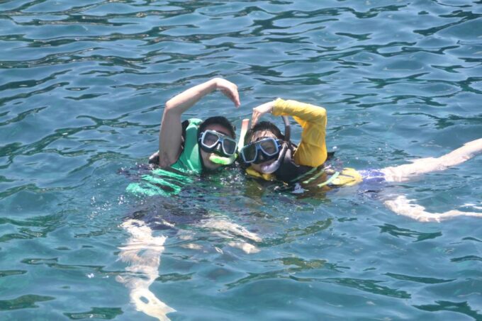 Boracay: Island and Beach-Hopping Boat Tour With Snorkeling - Enjoying Local Cuisine