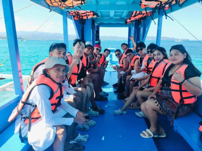Boracay: Island Hopping With Snorkeling and Crystal Cove - Exploring Boracays Islands