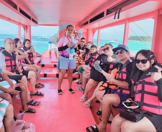 Boracay: Island Hopping With Snorkeling and Crystal Cove - Dining and Scenic Views