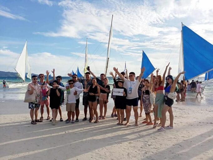 Boracay: Sunset Paraw Sailing Trip With Photos - What to Bring and Wear