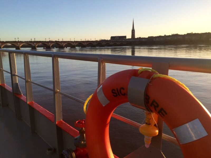 Bordeaux: 2-Hour River Dinner Cruise - Departure and Route