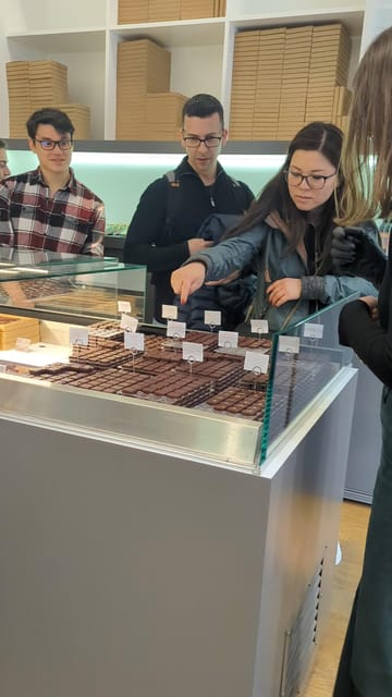 Bordeaux : Afternoon Food Tour With Local Delicacies - Itinerary Highlights
