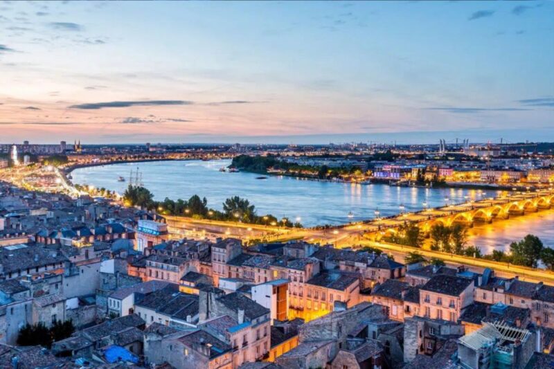 Bordeaux: Bachelor Party Outdoor Smartphone Game - Key Points