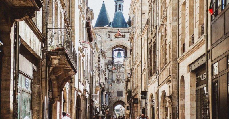 Bordeaux Christmas Market Tour - Savoring Bordeaux Cuisine and Wines