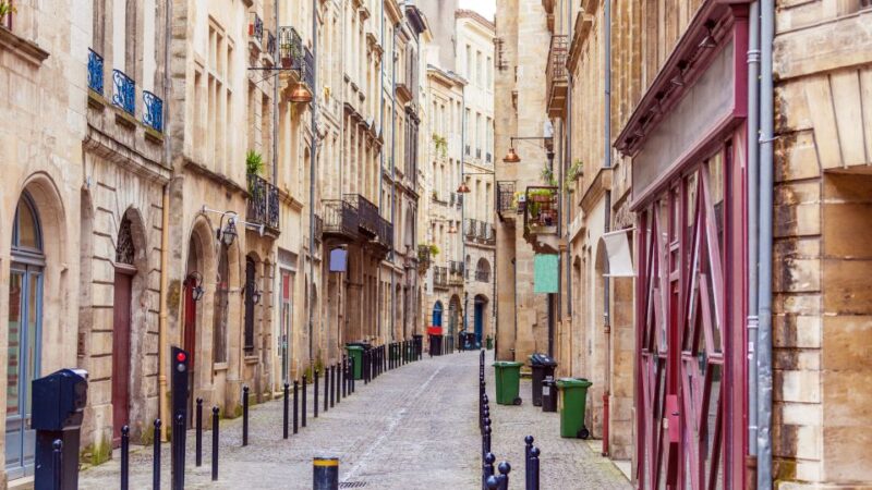 Bordeaux: City Exploration Game and Tour - Essential Items to Bring