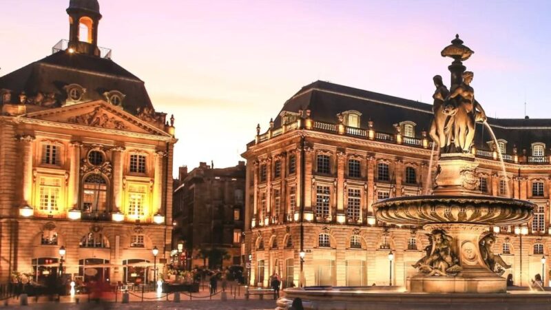 Bordeaux: Discovery Stroll and Reading Walking Tour - Garonne River Ambiance