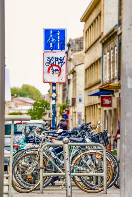 Bordeaux: Express Walk With a Local in 60 Minutes - Key Points