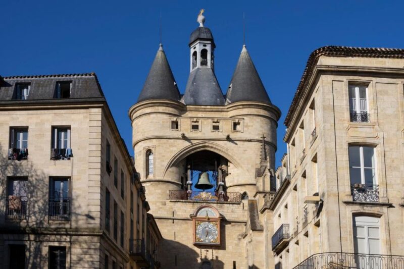 Bordeaux: Express Walk With a Local in 60 Minutes - Knowledgeable Local Guide